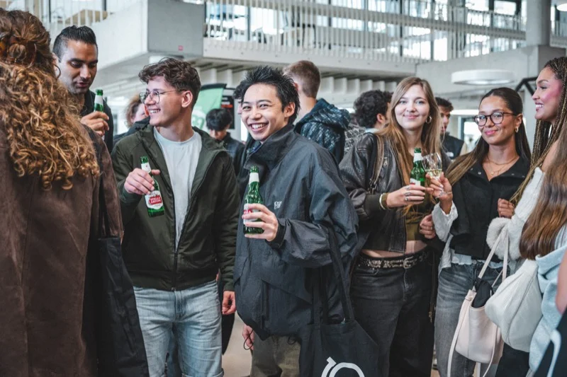 Candid moment op evenement